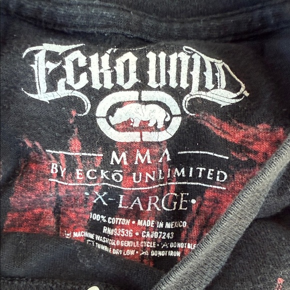 Vintage Ecko Unlimited Black Tee with Pink Logo - Picture 3 of 3